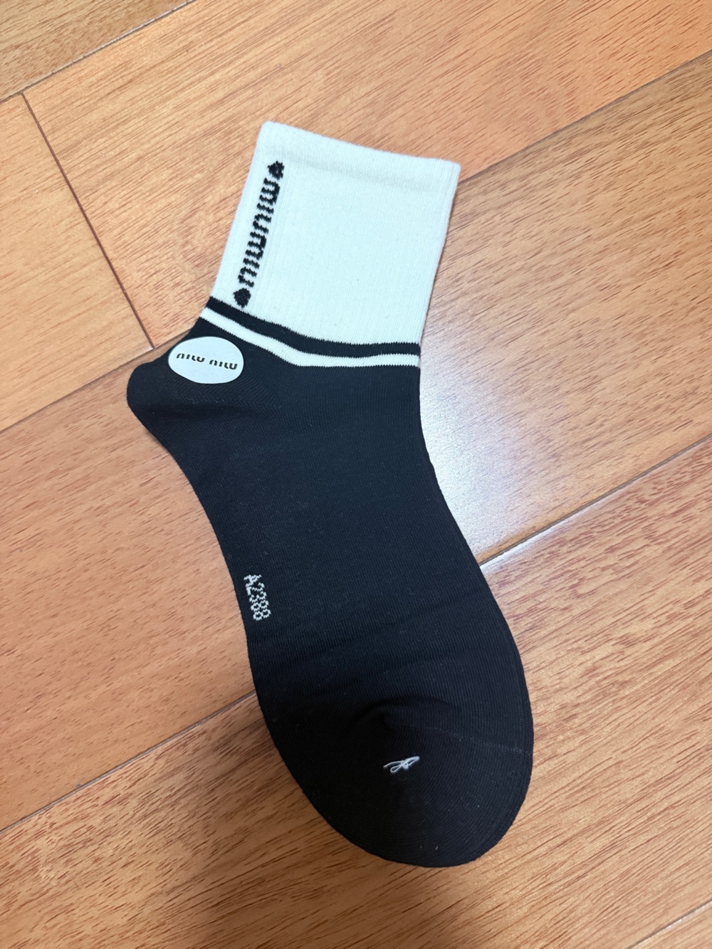Low-Cut Black & White Athletic Socks Size 22-25cm